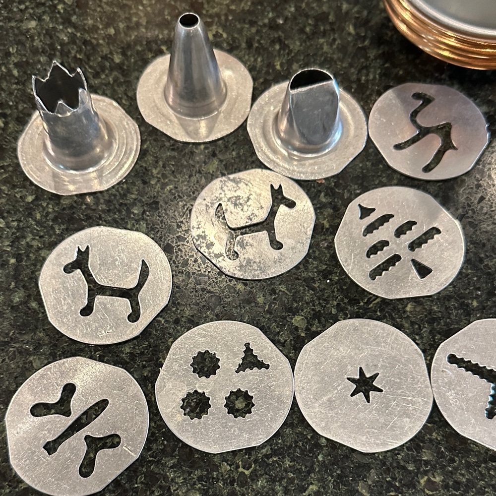 19pc aluminum Cookie Press with Discs and Nozzles holidays baking set shapes - Picture 4 of 6